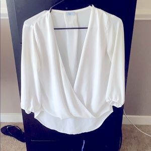 Abbeline X-Small White V Neck Top